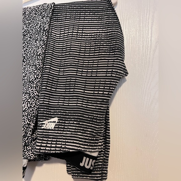 2 pairs of Nike Leggings - Picture 3 of 7